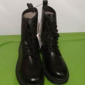 Combat boots